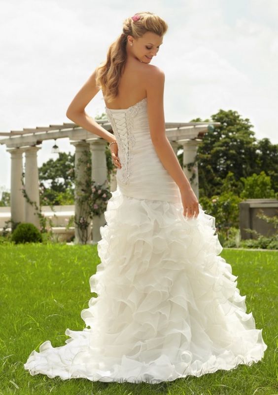 Morilee modèle 6743 vue de dos traine et laçage